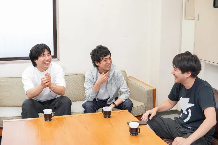 談笑するメンバー